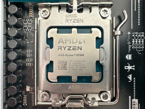 AMD Ryzen 7 8700G